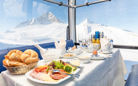 hintertuxer gletscher gondel fruehstueck